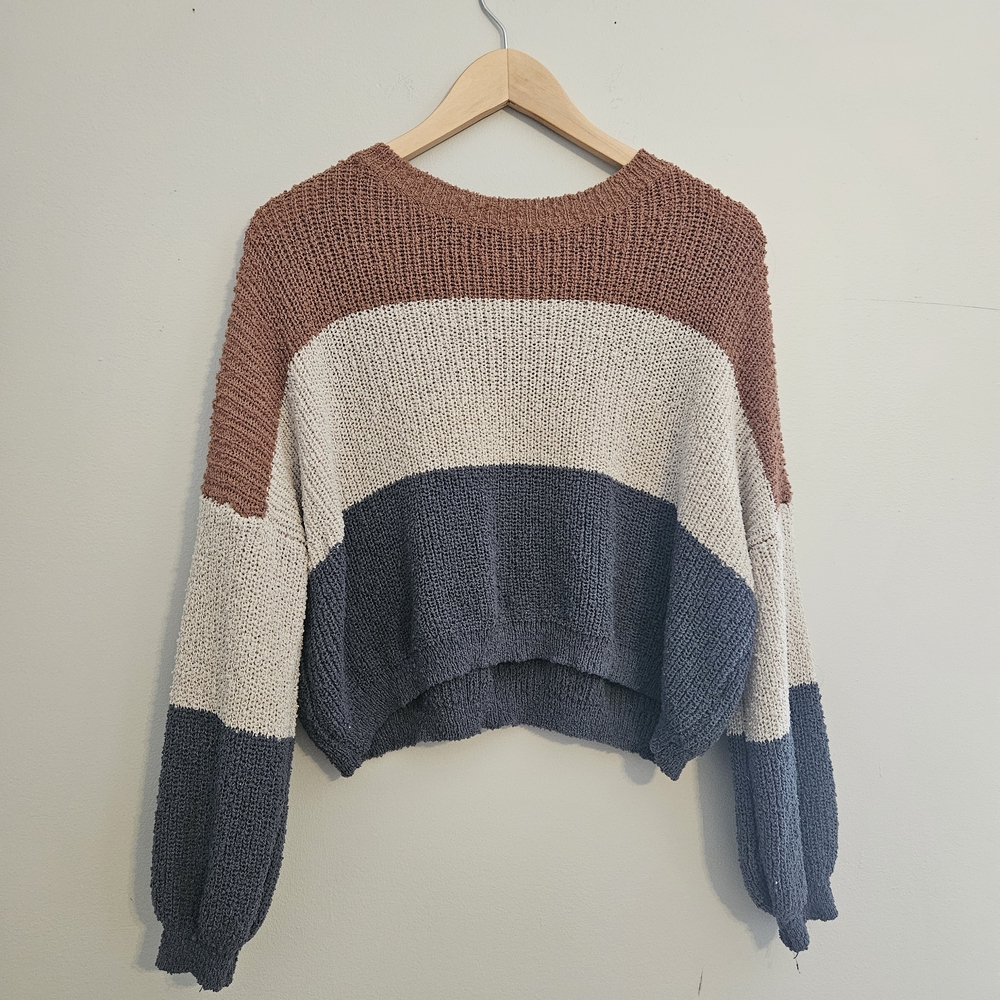 4/$20 Debut Medium Colorblock Cropped Crew Neck Sweater